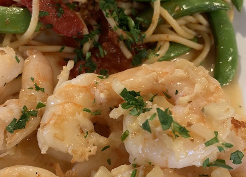 Scampi Shrimp with spaghetti & garlic sauce with seasonal vegetables